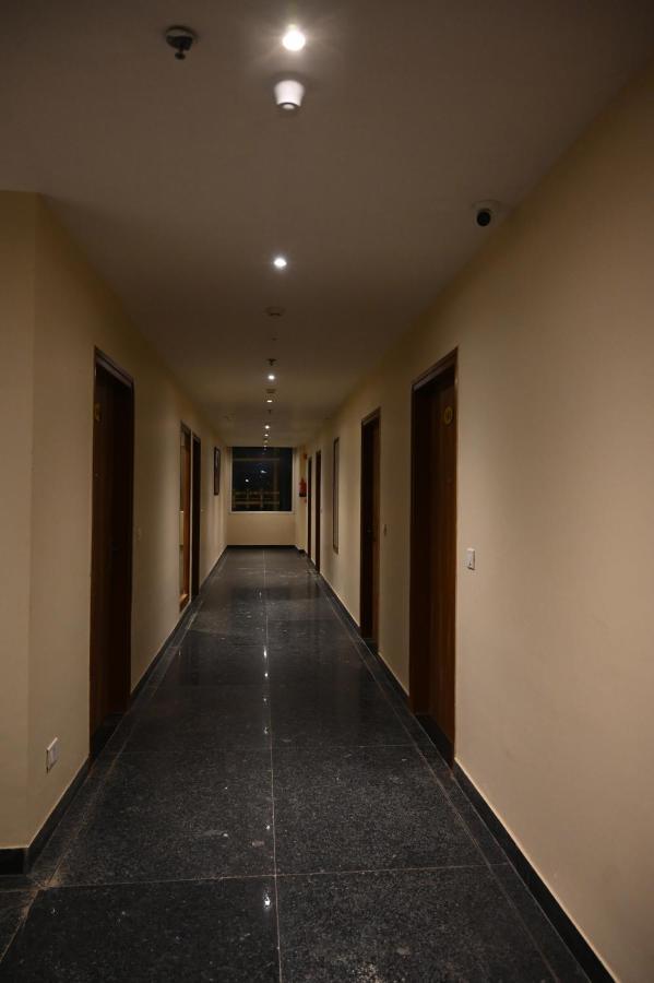 Neel Clarks Inn Express Агра Екстер'єр фото