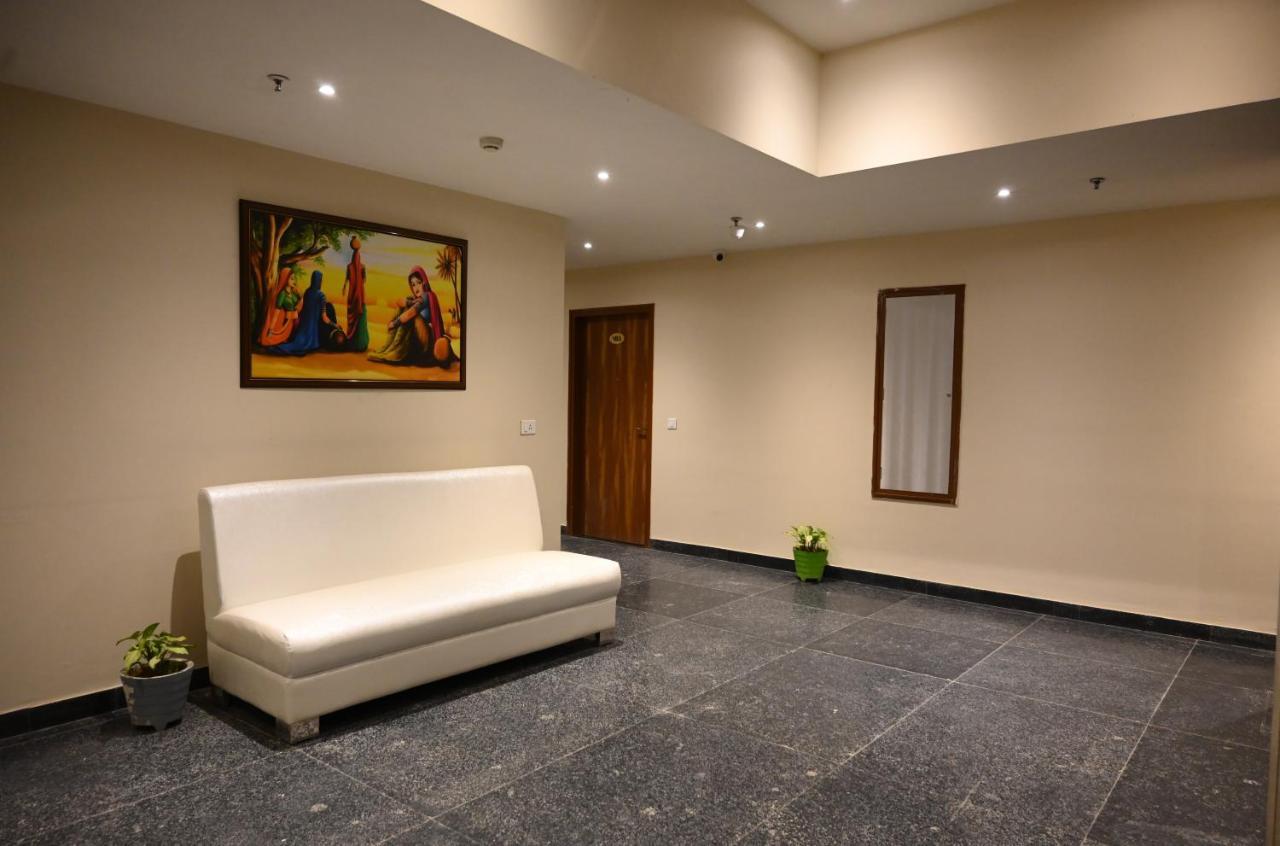 Neel Clarks Inn Express Агра Екстер'єр фото