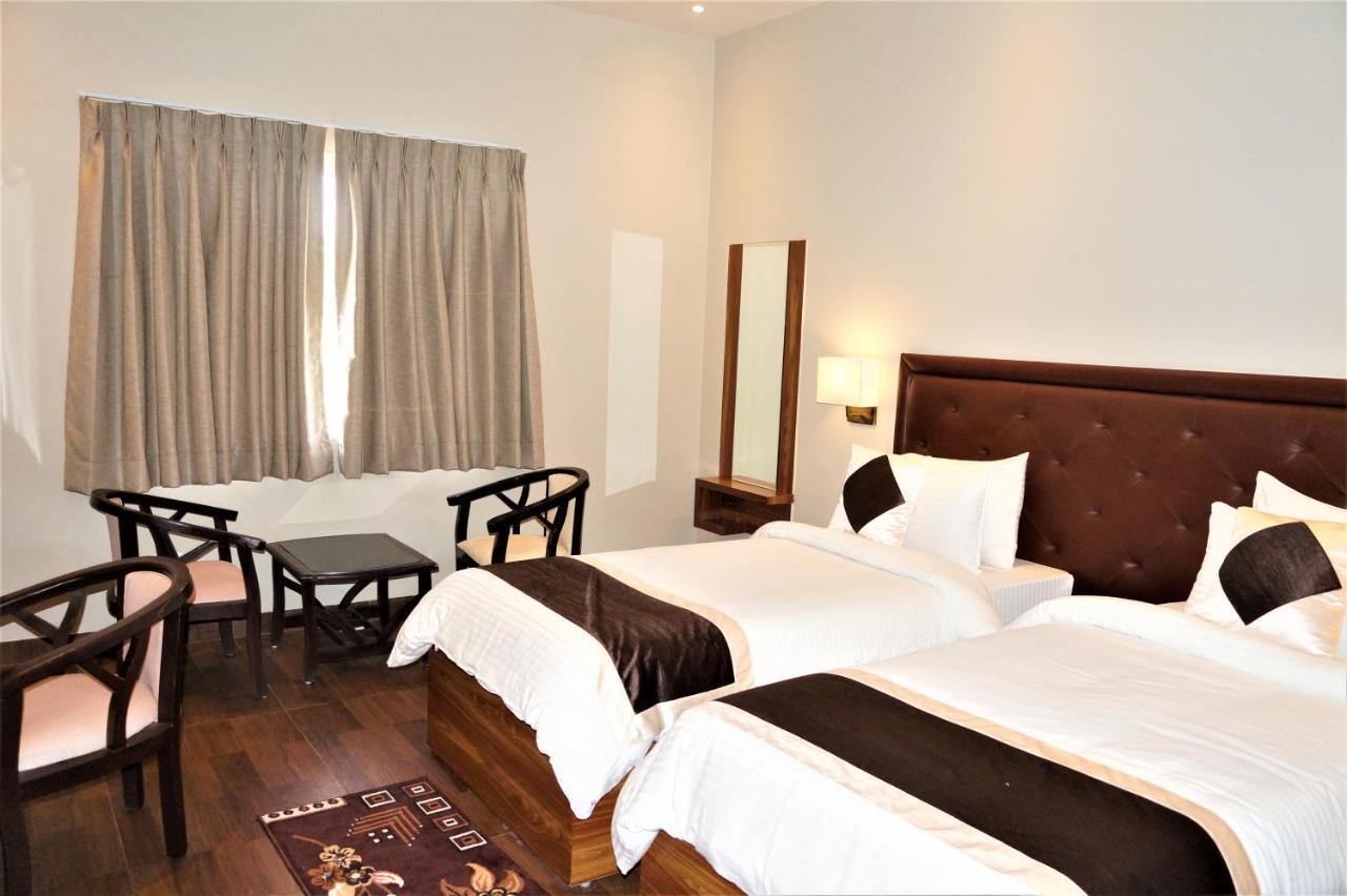 Neel Clarks Inn Express Агра Екстер'єр фото